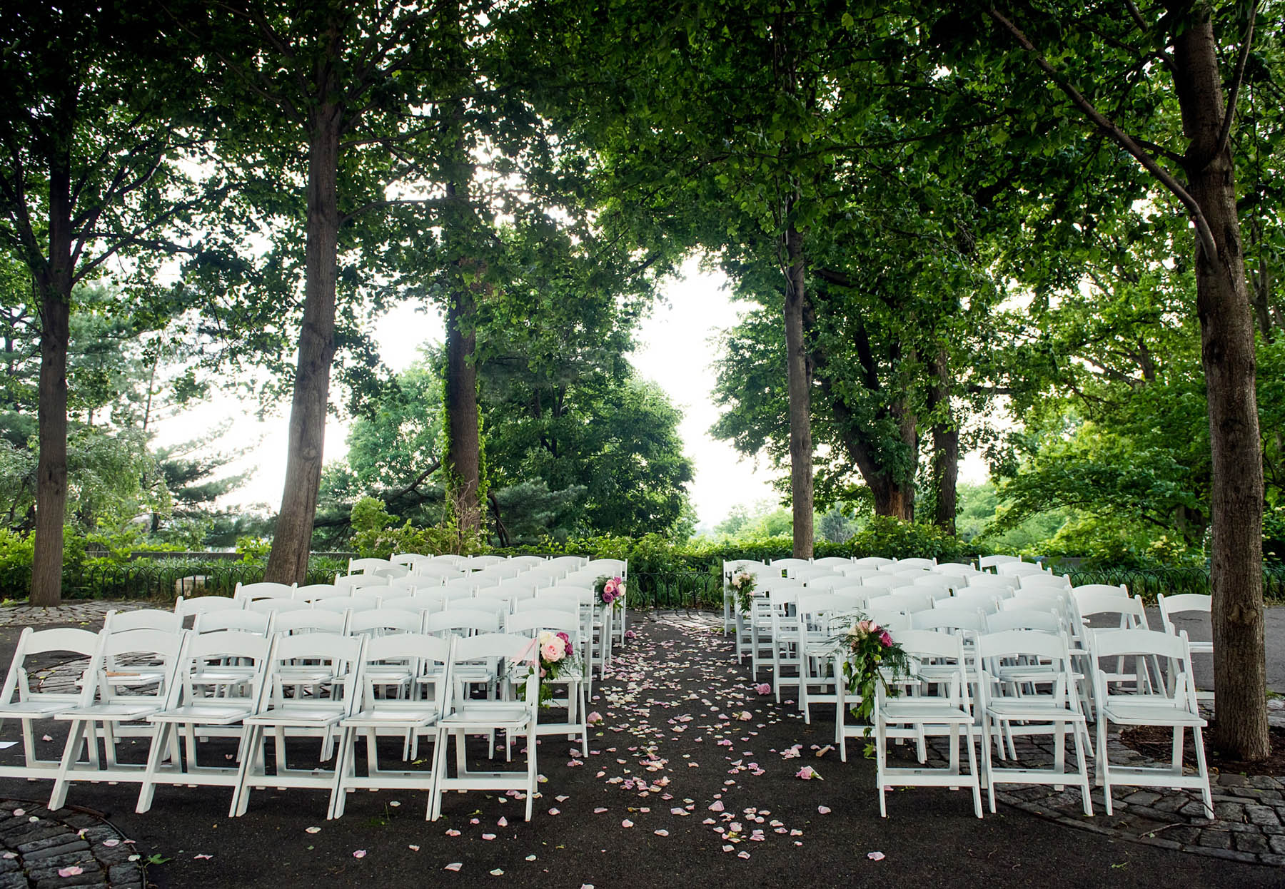 Linden Terrace summer wedding ceremony at Fort Tryon Park 