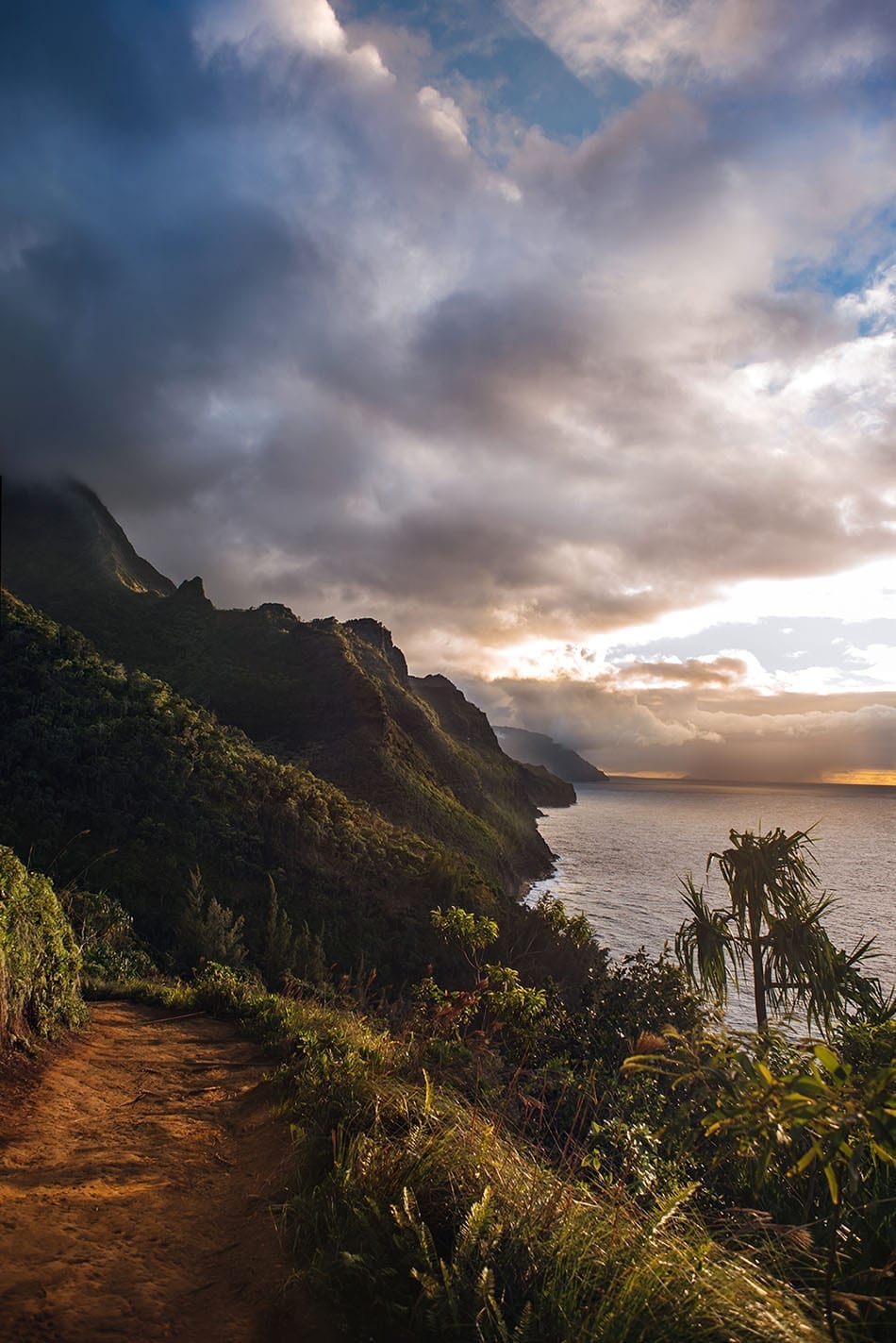 Na Pali Coast - Kalalau hiking Trail Kauai Hawaii