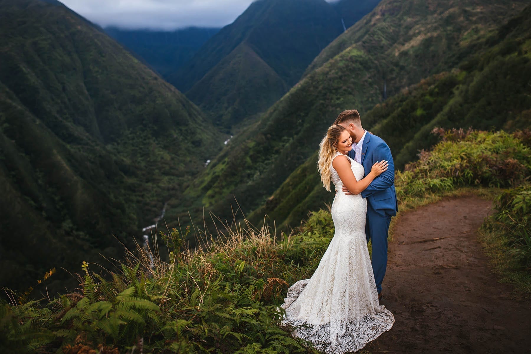 Hawaii mountain elopement 