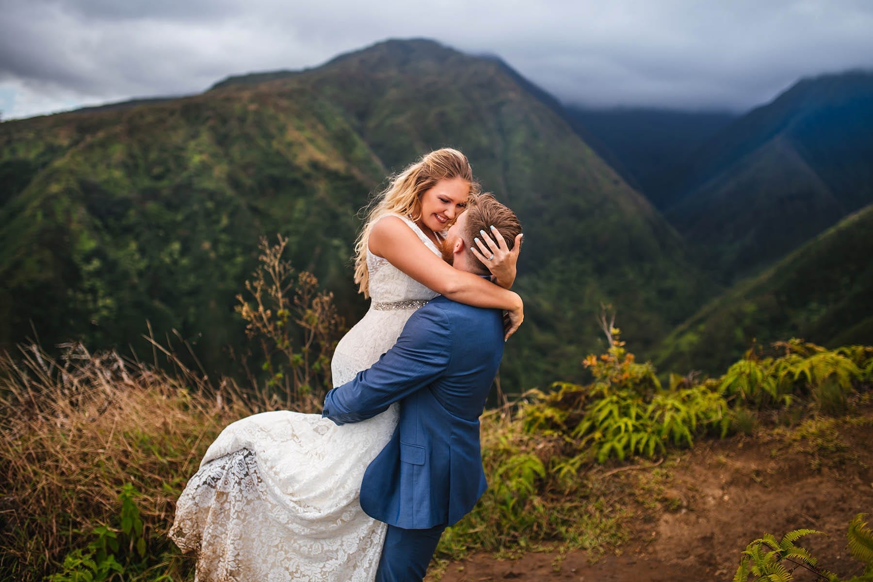 epic Hawaii wedding photos