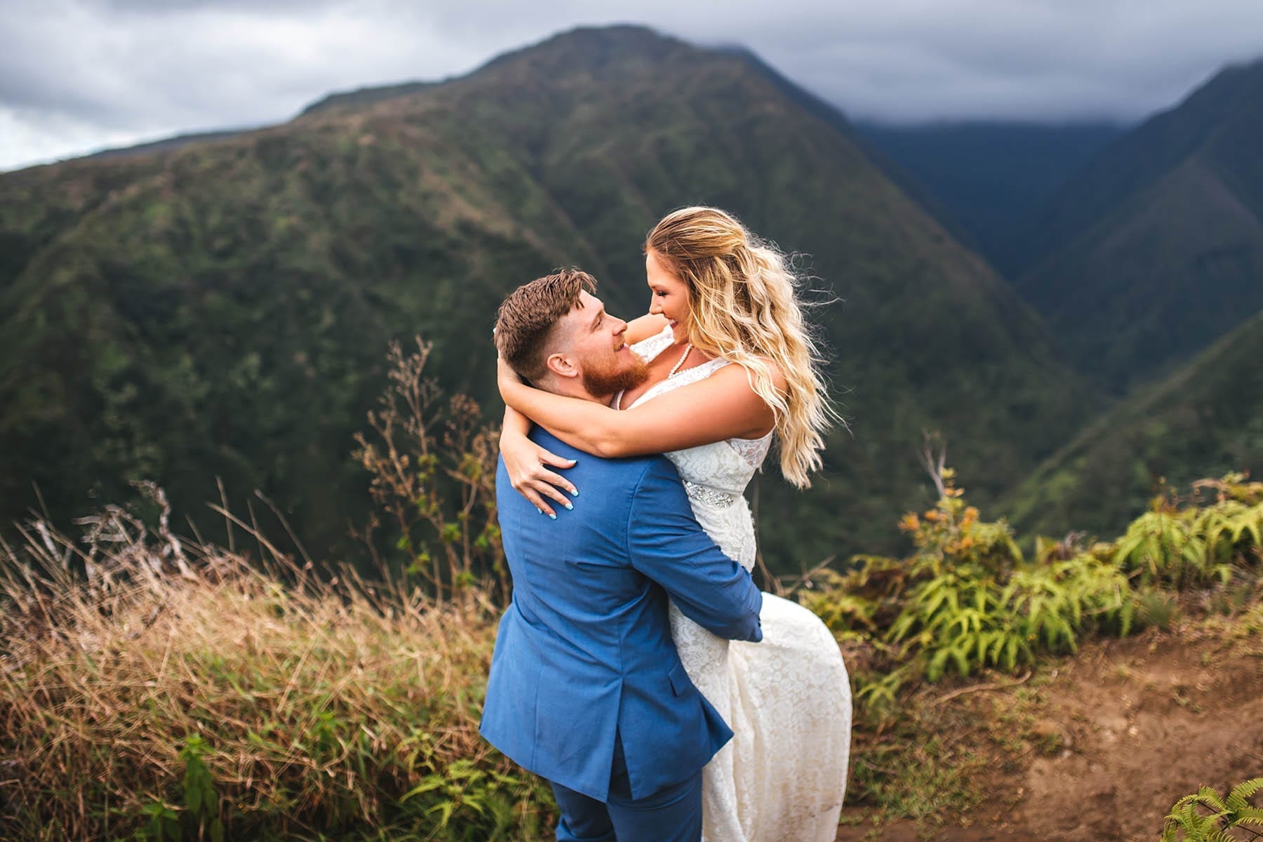 Adventure elopement in Hawaii