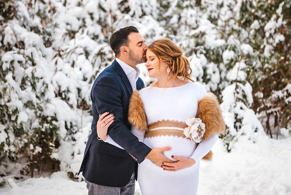 magical winter maternity session in the Poconos