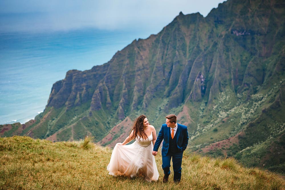 bride and groom in Na Pali mountains Kauai