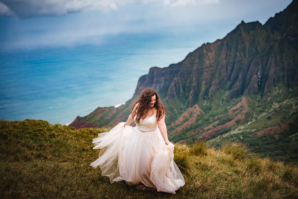 bride on Na Pali coast hike