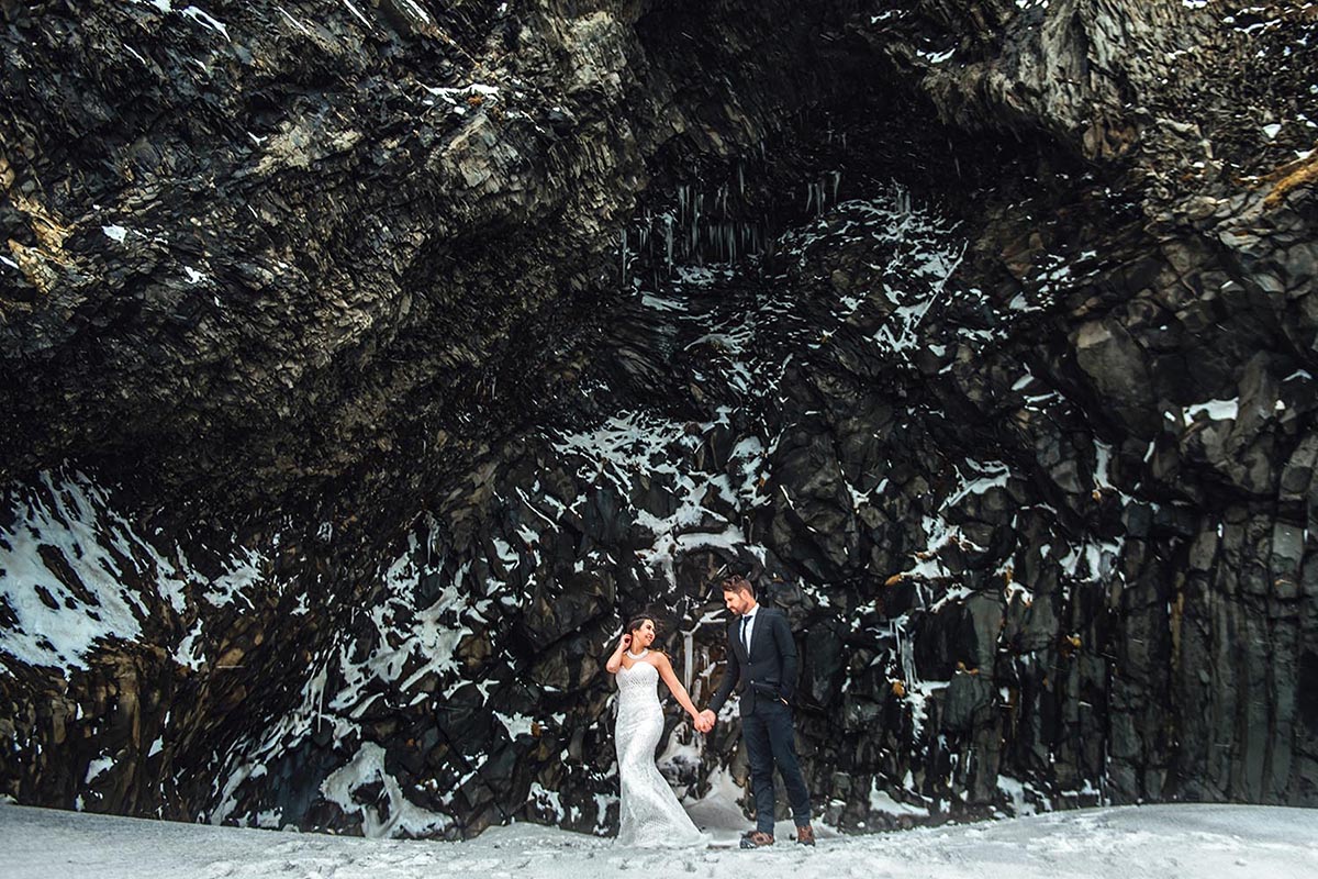 Reynisfjara Beach winter elopement